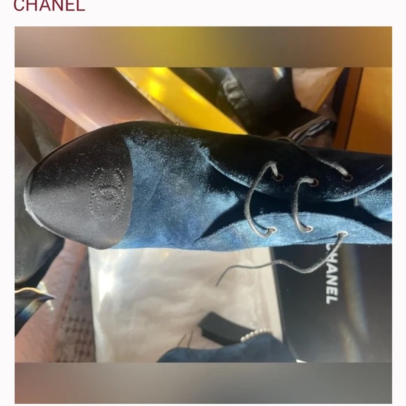 Chanel bootie sued black and navy with pearls excellent condition - Picture 3 of 5